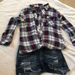 Bottom down plaid shirt